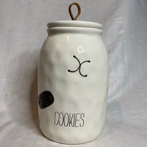 Mud Pie vintage inspired farmhouse cookie jar.